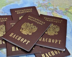 ФМС насчитала более 70 тысяч россиян с двумя паспортами