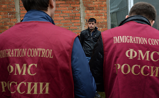 Иностранцы-нарушители станут невъездными в Россию на 10 лет